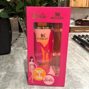 NEW IN BOX BARBIE x Stanley Twist and Turn 40 oz quencher